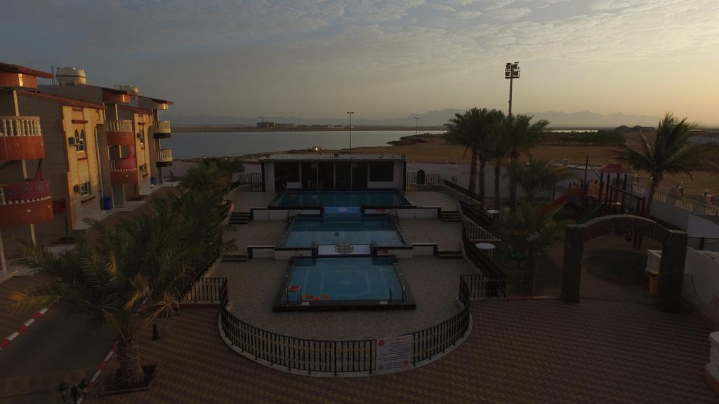 יאנבו Al Ahmadi Plaza Resort מראה חיצוני תמונה